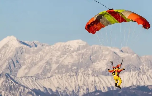 10 thriller places in India for paragliding, places of Paragliding in India, place in India for paragliding, top paragliding place in India, popular paragliding place in India, best paragliding spots in Asia
