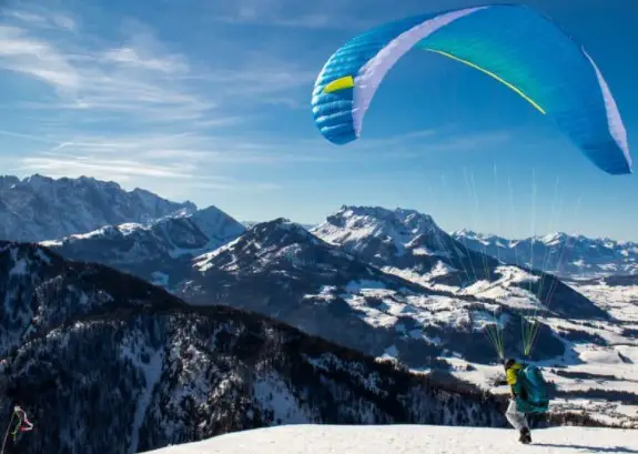list of 10 exciting places in the world for paragliding, beginner spots for paragliding in the world, top paragliding places i