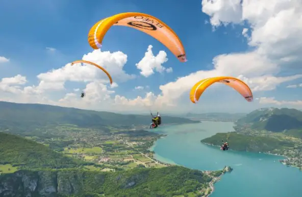 list of 10 places in France for paragliding, beginner schools in France for paragliding, paragliding in France, popular paragliding places in France, ideal place in France for paragliding, paragliding spot in France