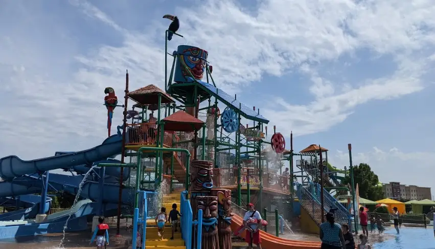 Hawaiian Falls Waterpark best water park in Dallas,water park in Dallas indoor,house with a water park in Dallas,indoor water park in Dallas fort worth area epic water park in Dallas, texas