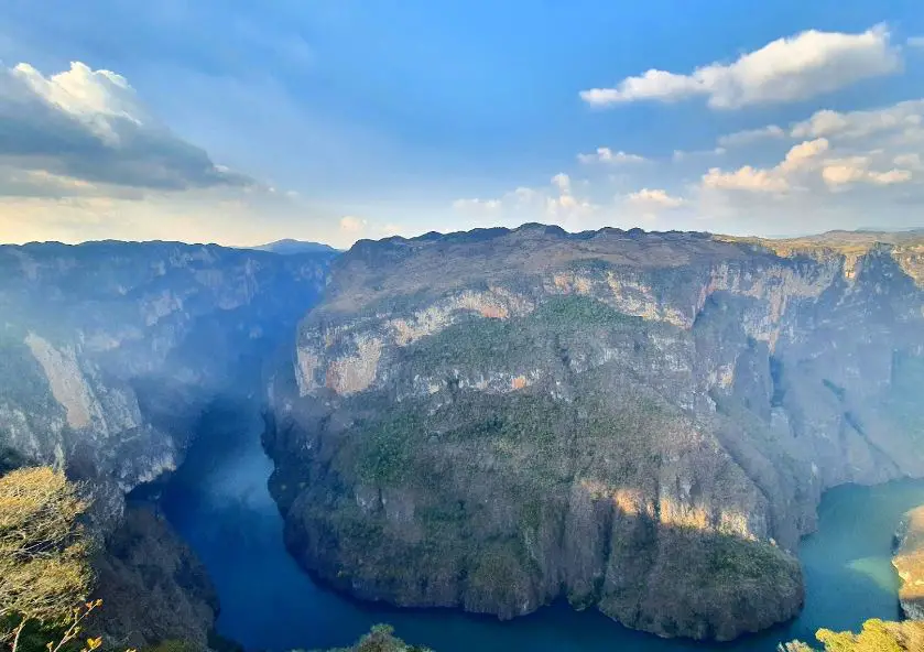 public parks and gardens in Mexico City,Bosque de Chapultepec park in Mexico,top-rated public park in Mexico,man-made park in Mexico,popular botanical gardens in Mexico City