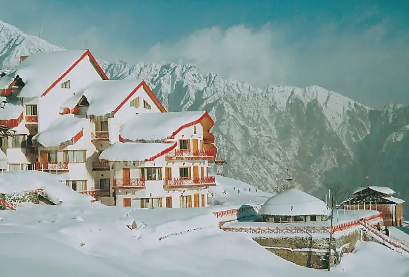 beautiful skiing resorts in India, amazing skiing resort in India has different types of luxurious rooms with opulent settings. From every room, amazing skiing resort in India