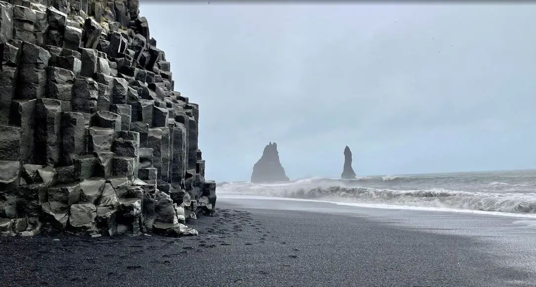 black sand beaches in Iceland, black sand beach in Vik Iceland, black sand beach Iceland game of thrones, black sand beach south Iceland location