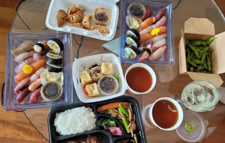 exciting sushi restaurants in Toronto, list of 10 sushi spots in Toronto, Ontario, sushi bar in Toronto, Canada