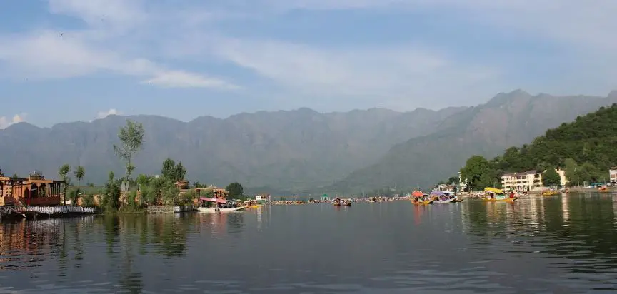 Latest travel news,travel news,Dal lake news,kashmir travel news