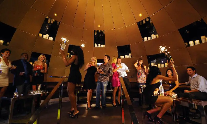 Aura spots in Bahamas to Enjoy Nightlife,glamorous nightlife in Bahamas,nightlife in Bahamas,nightclubs in Bahamas,spots in Bahamas to Enjoy Nightlif, best 8 nightlife places in Bahamas