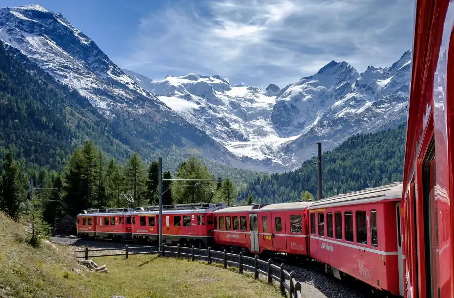 Scenic train routes in Europe,Europe's scenic train journeys,Europe train journey, amazing train journey in Europe,famous train journey in Europe, best train journey in Europe,beautiful train rides in Europe, top train journeys in Europe