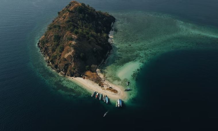 indonesia tourism, komodo island indonesia, best island in indonesia