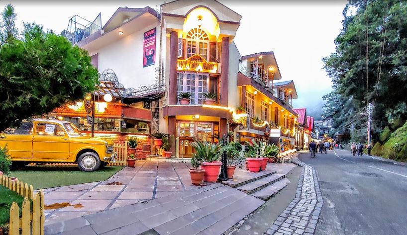 best food in Shimla mall road, Popular spots to try local cuisine in Shimla, hotel in shimla near mall road, best cafes in Shimla with a view